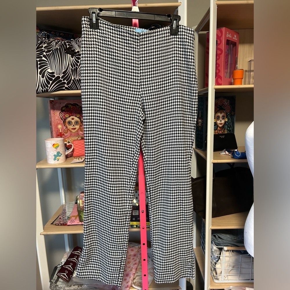 CeCe side zip Black and White Houndstooth Pants. NWOT . Size 6